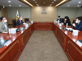 KCC VICE CHAIRMAN AHN  HYOUNG-HWAN MEETS WITH ITI PRESIDENT