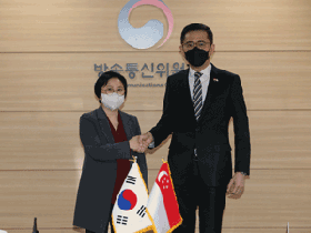 KCC Vice Chairman Kim Hyun meets with Singapore Ambassador to Korea
