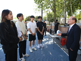 KCC VICE CHAIR VISITS THE PUBLIC SERVICE ADVERTISEMENT SITE