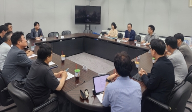 '단통법 폐지' 휴대폰 집단상가 찾아 변경제도 이행 점검